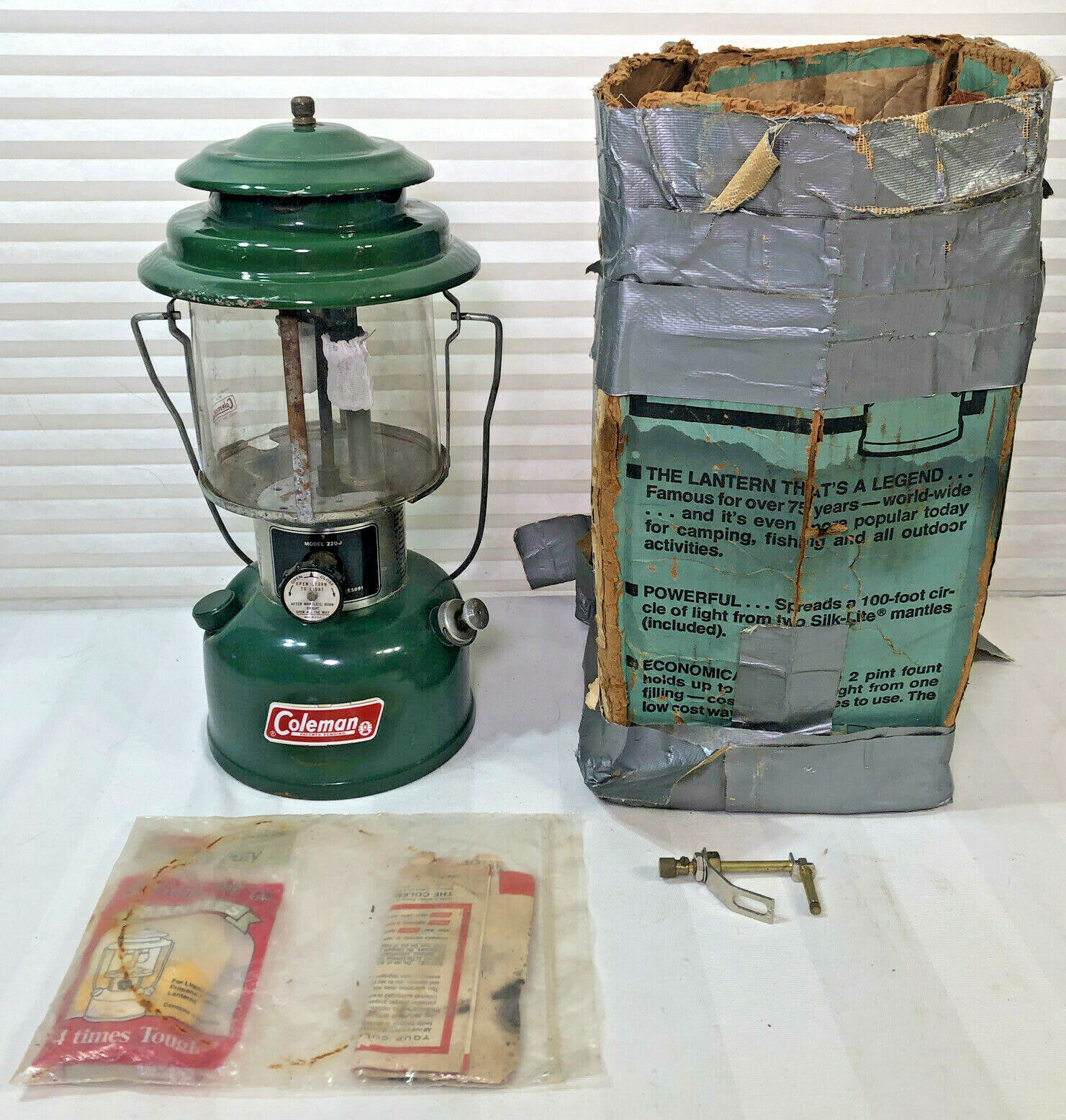 VINTAGE 1965 COLEMAN CAMPING LANTERN 220 F 228F