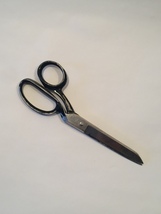 Vintage Wiss Inlaid 7" steel-forged #27 sewing scissors with black handle image 3