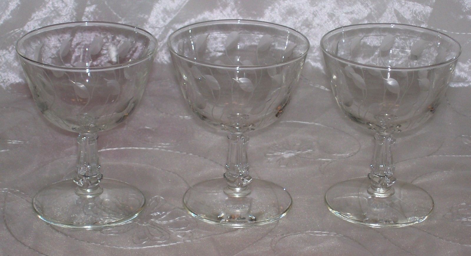 Set of 2 Clear Glass Water Goblet Wine Juice Glasses Stemware 6 2 Stem  EUC