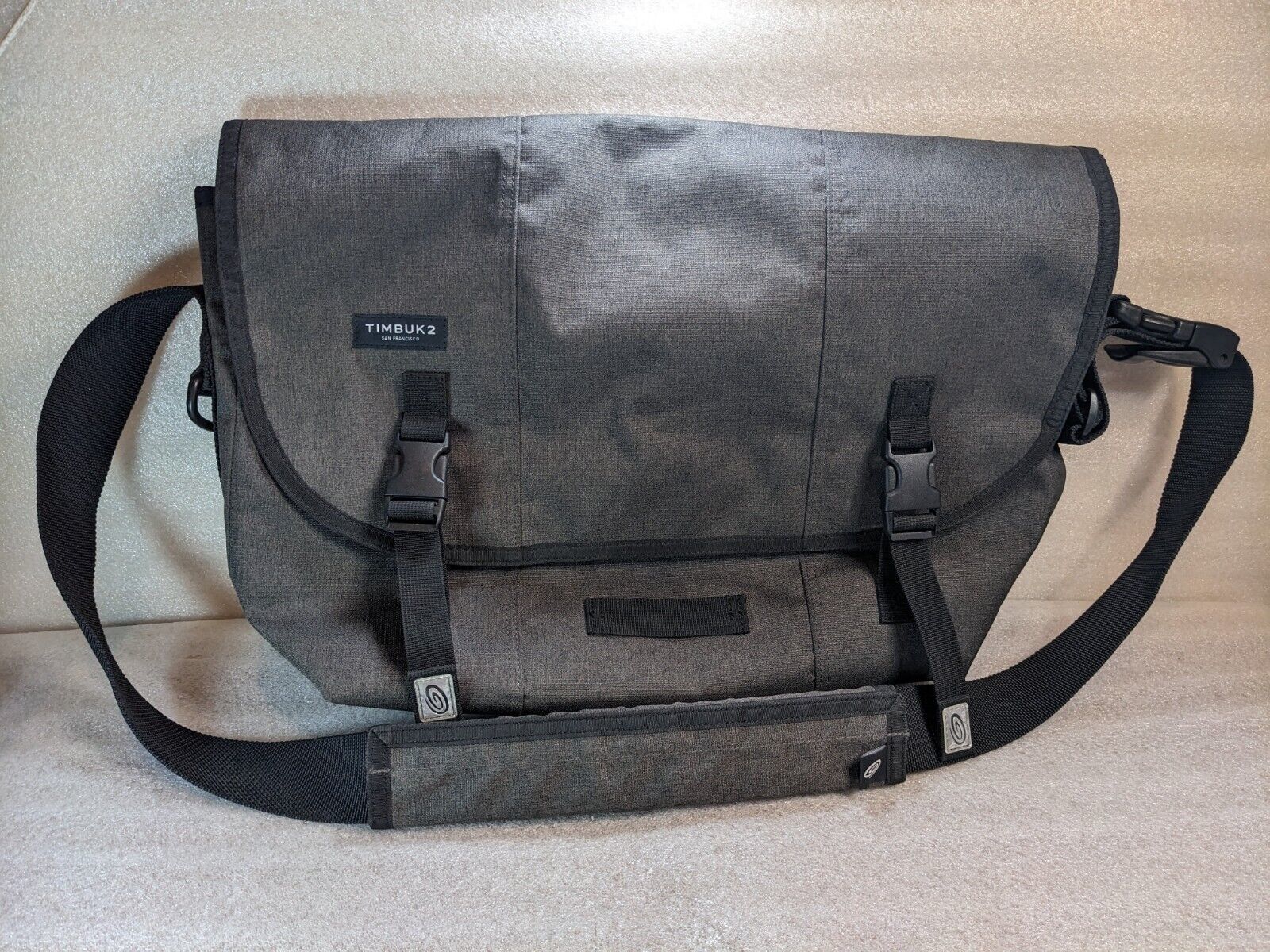 Excellent Condition Timbuk2 4770-4-5044 Dell Classic Messenger Bag ...