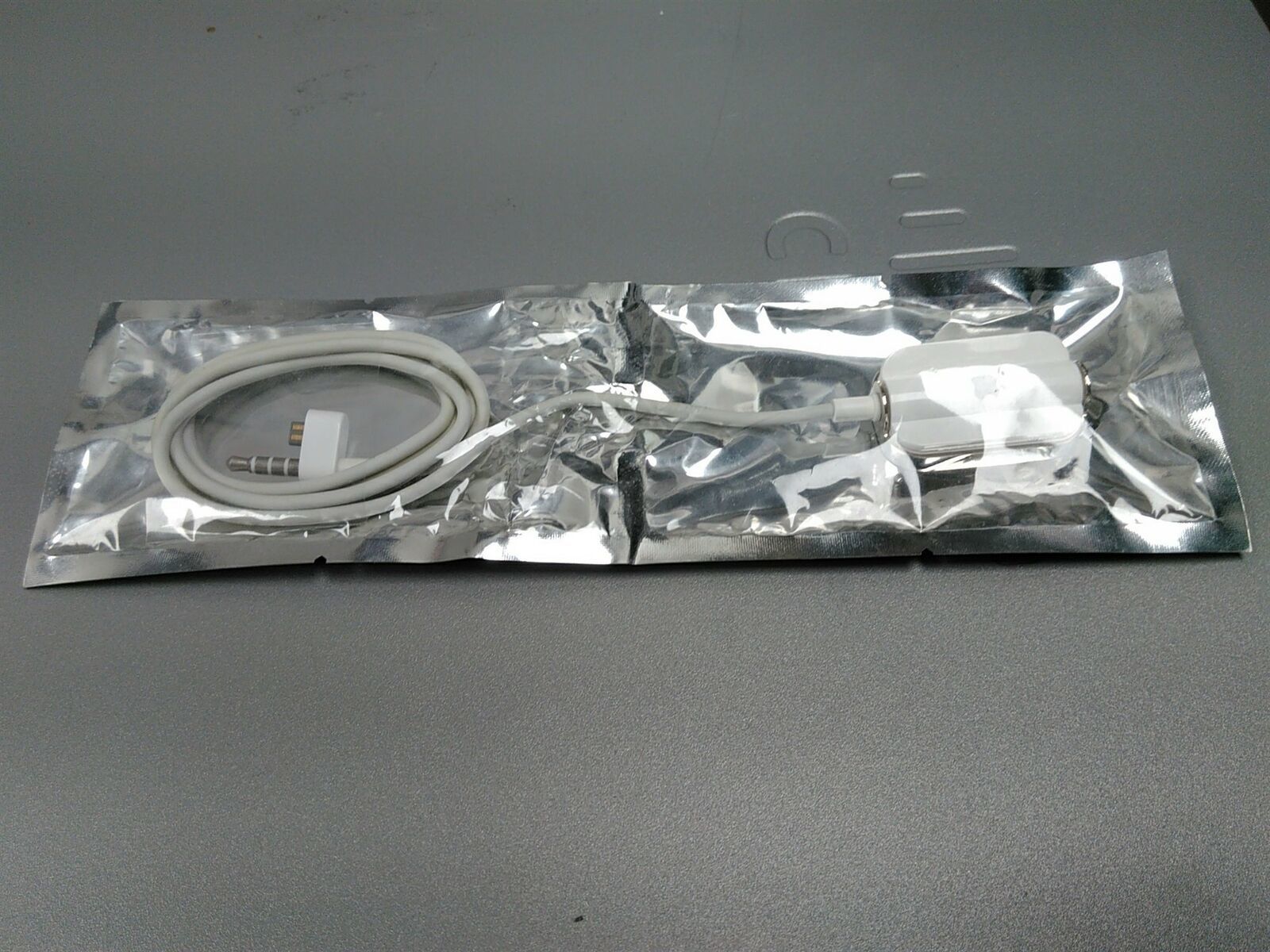 Apple iPod Shuffle 2GB PINK A1204 Bundle Brand NEW Sealed Plastic