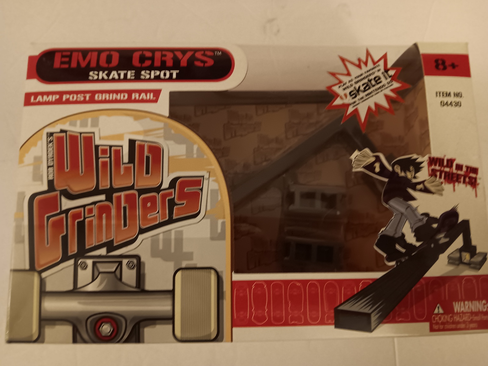 Wild Griders Emo Crys Skate Spot Fingerboard Playset Lamp Post Grind Rail Action Figures Playsets