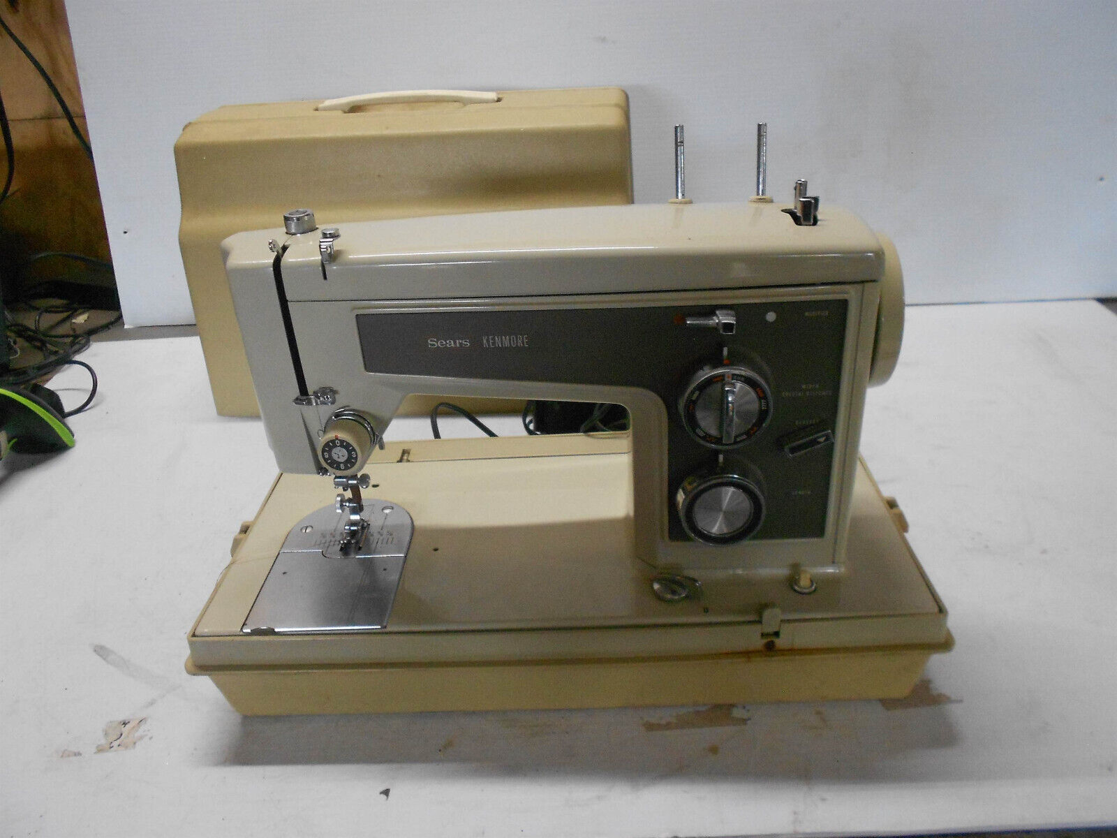 Singer Kids Sewing Machine, Battery Operated-Chainstich, Art Projects