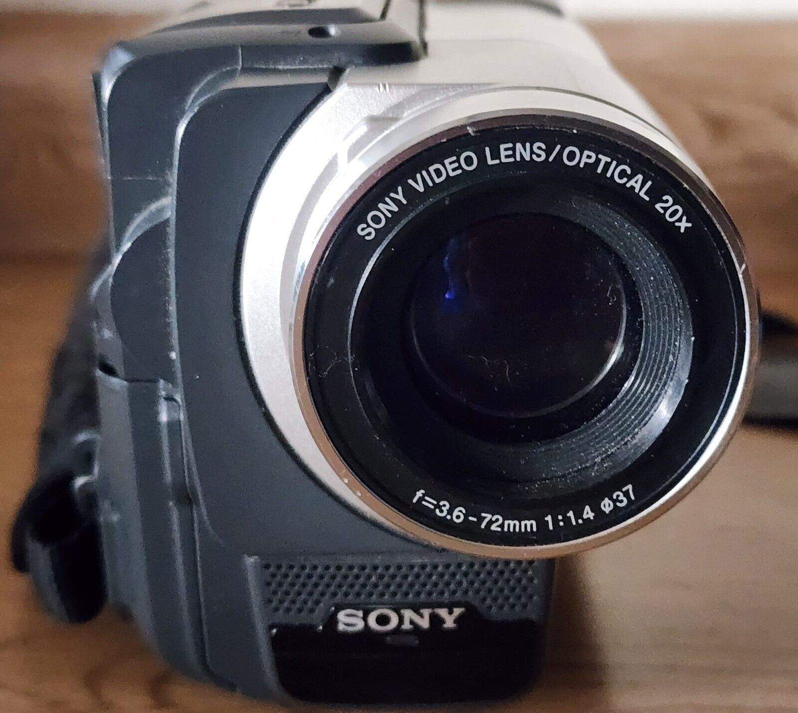 Sony Handycam Vision CCDTRV108 Video Hi8 Camcorder Bundle Works See