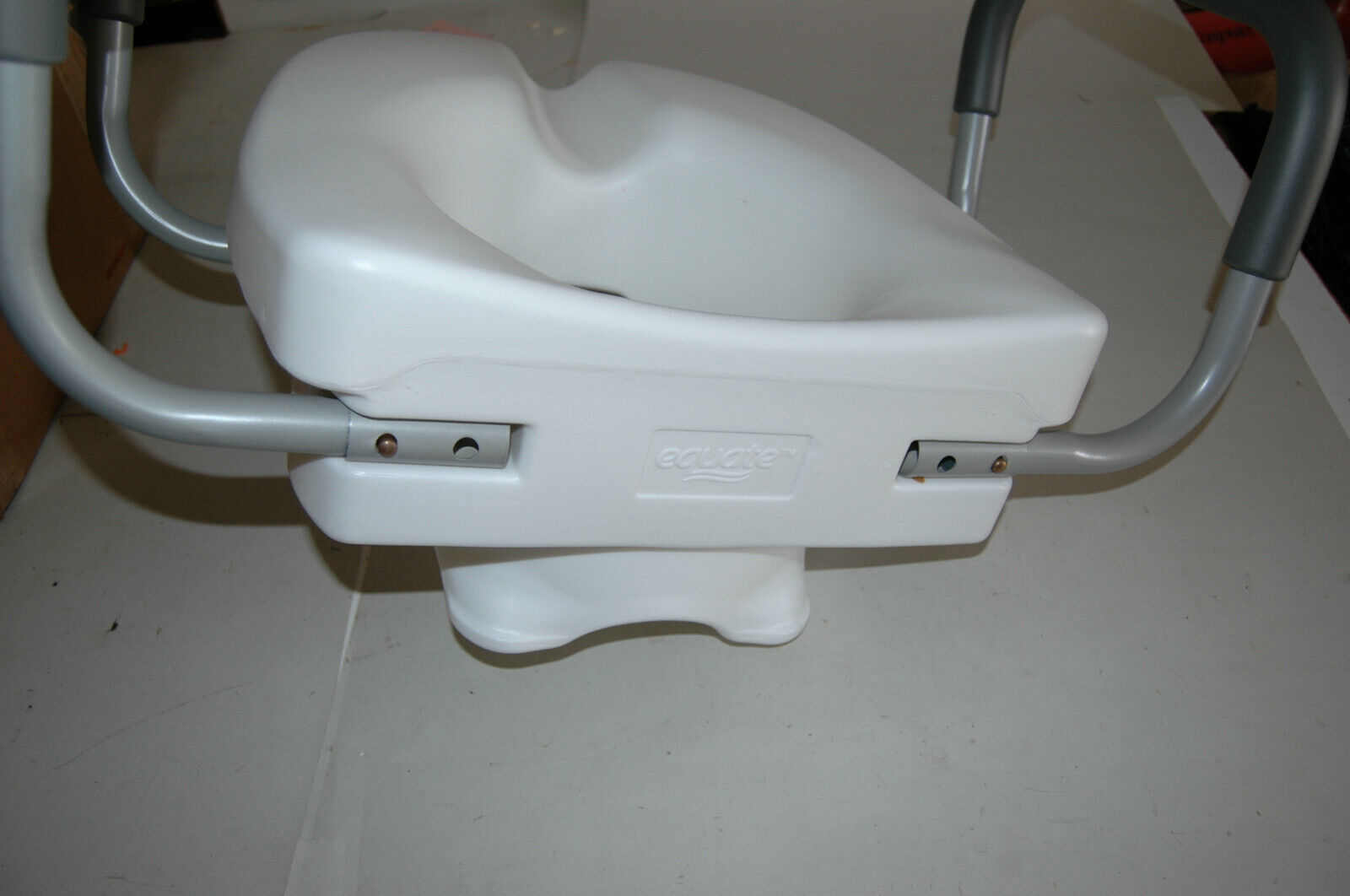 Equate Locking Raised Toilet Seat w/adjustable comfort Handles, White