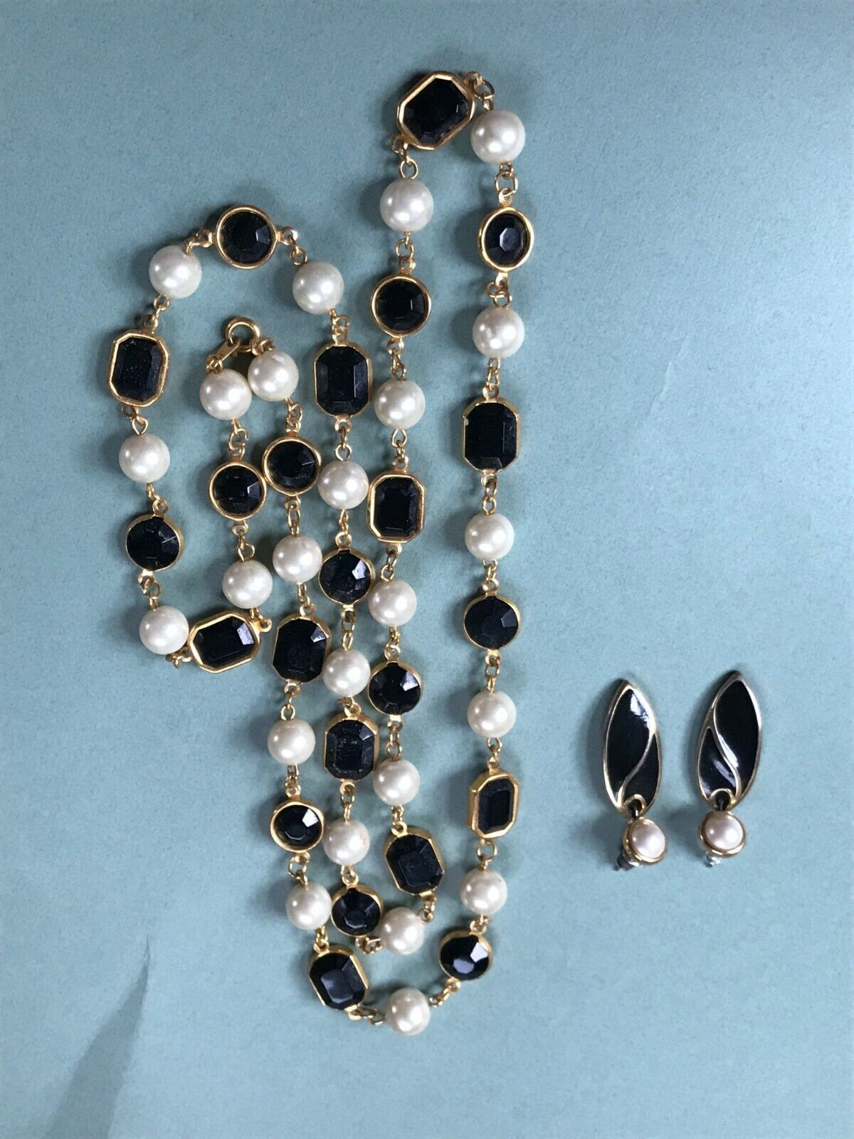 Demi Long Faux White Pearl & Black Plastic Goldtone Framed Disk Necklace & Dangl - $11.29