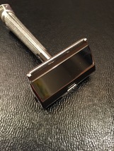 Vintage 50s GEM single edge Silver Razor with original blade image 3