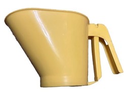 Vintage Rubbermaid Hand Held 3-Cup Sifter Vintage YELLOW Heavy Duty Plastic  USA