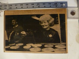 Vintage Wire Press Photo-Margaret Heckler Campaigning Wellesley MA 10/30... - $16.40