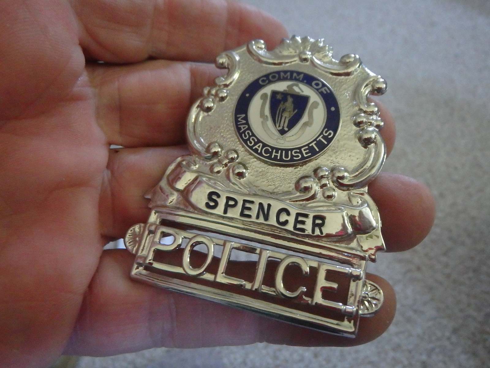 spencer Massachusetts police department hat badge bx 14 - US