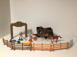 Mixed Group Play Set of Horse Toys & Tonka Horse Trailer Fencing & More BQ3 - $10.10