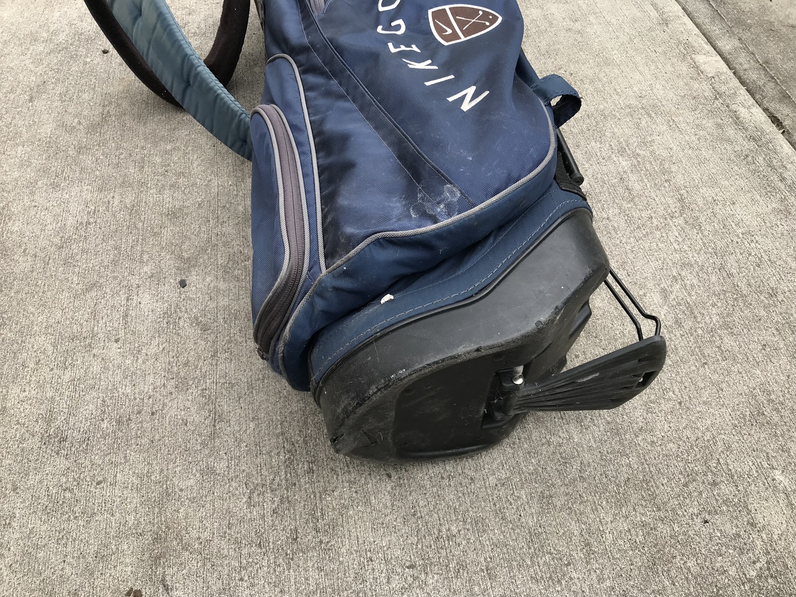 Nike IZZO Golf Straps & Stand 4 divider Golf Bag 37H Golf Club Bags