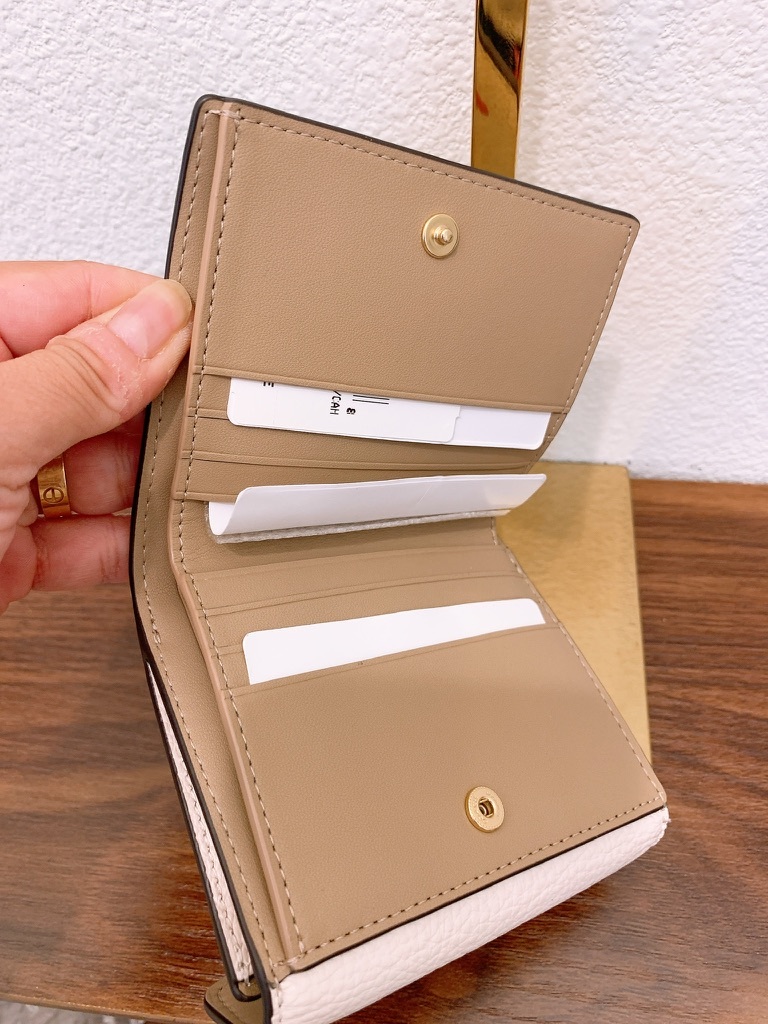 This has to be the most spacious wallet honestly. Can fit so much 🥹🫶, coach  wallet