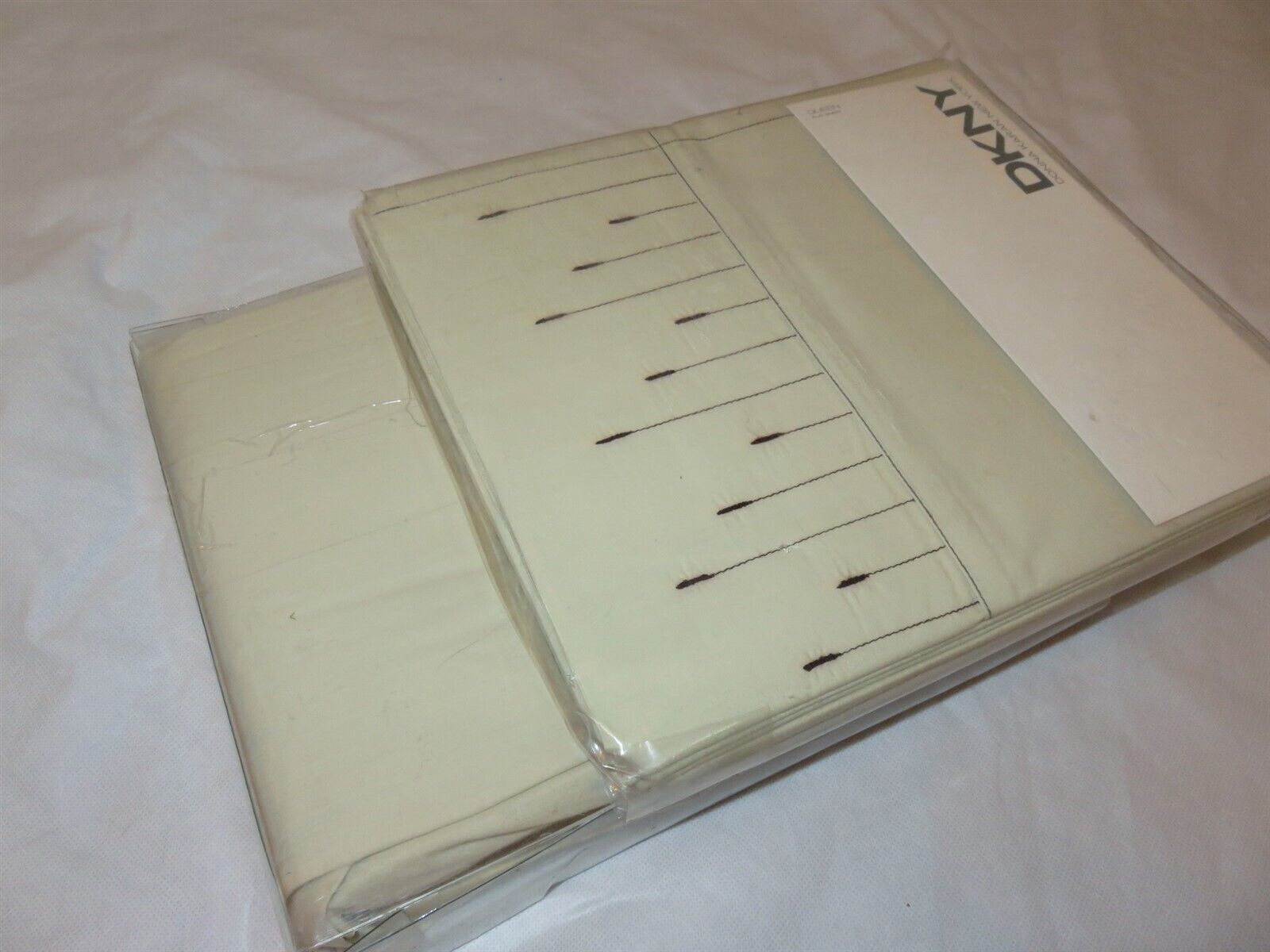 DKNY TWEED DREAMS 2P Line Embroidered Queen Flat Fitted sheets Creme