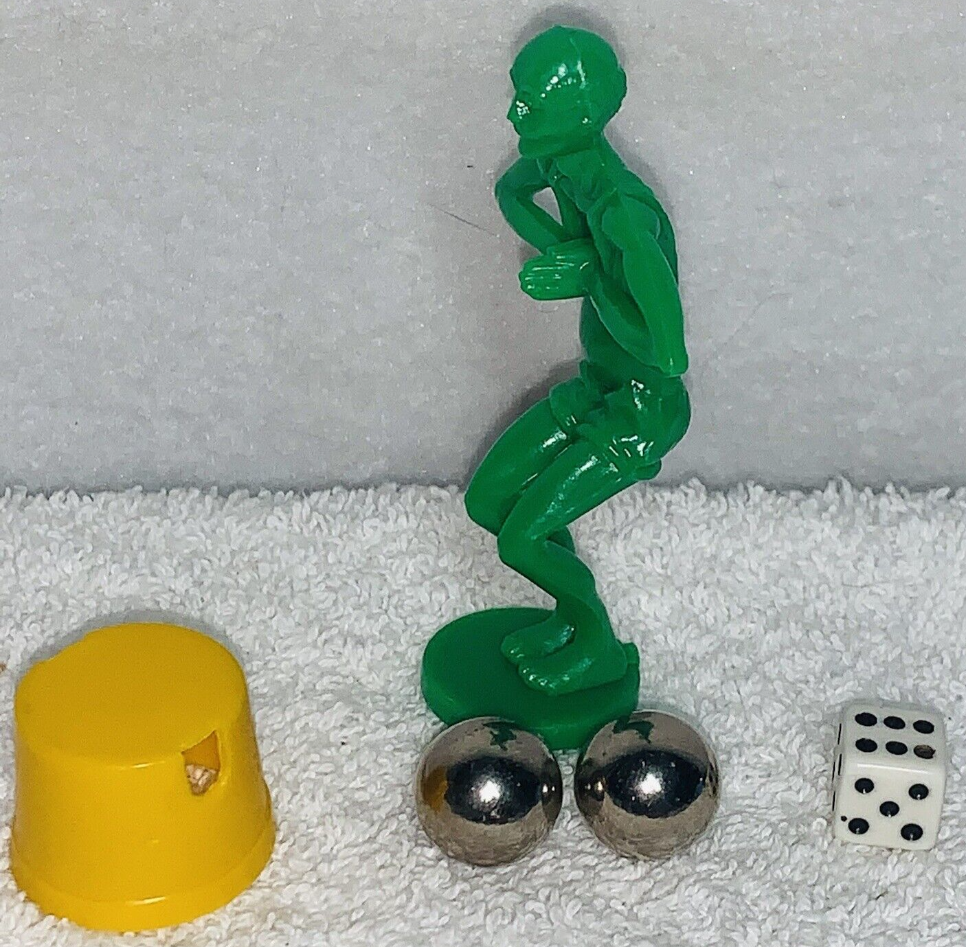 Mouse Trap Game Replacement Parts Green Diver 1 Die 2 Steel Marbles Yellow  Pail