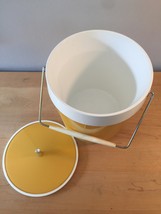 Vintage 70s ice bucket by West Bend (atomic gold/white thermal) image 4