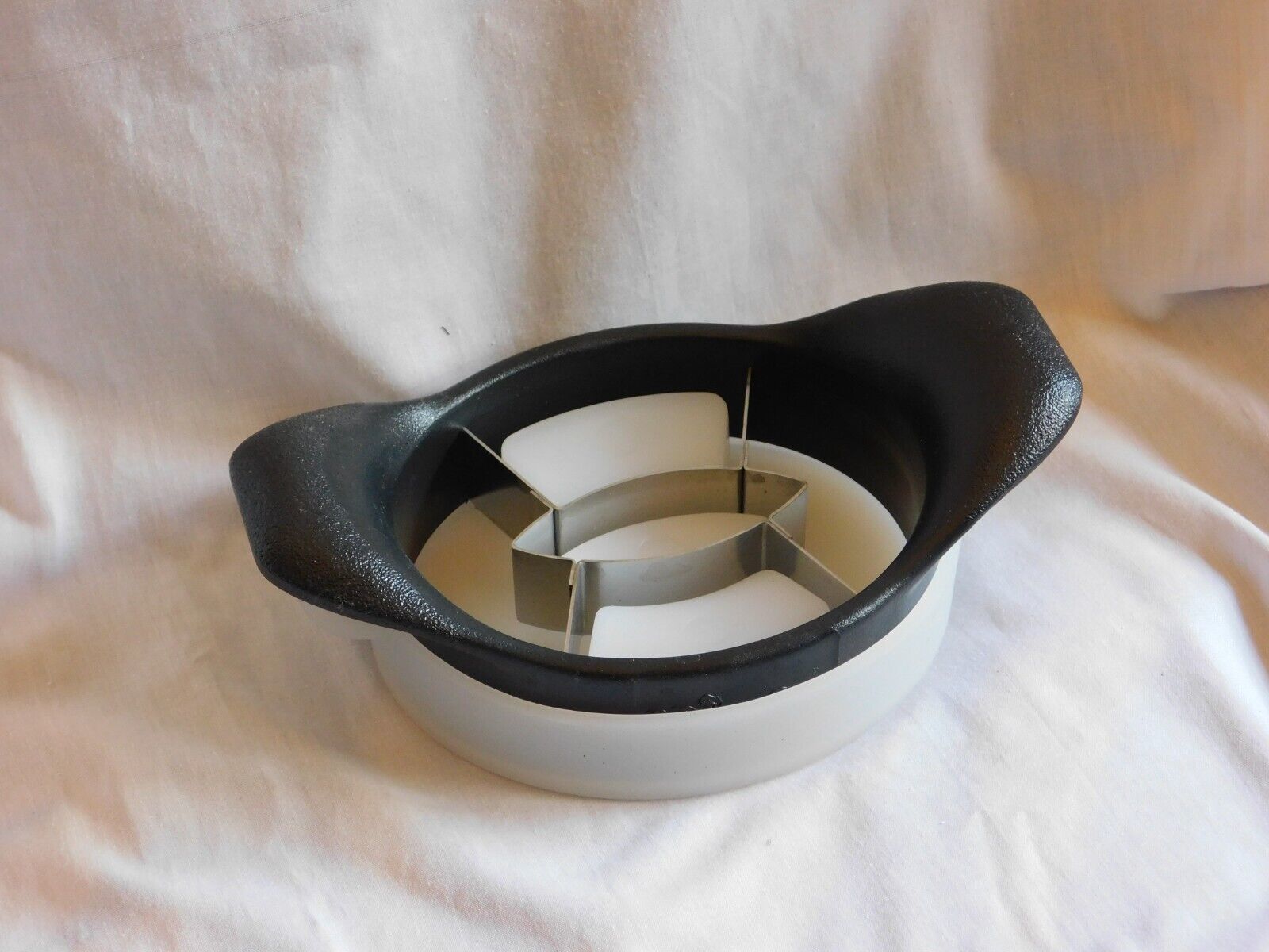 Pampered Chef Mango Wedger and Cutnseal and Crinkle Slicer Peelers