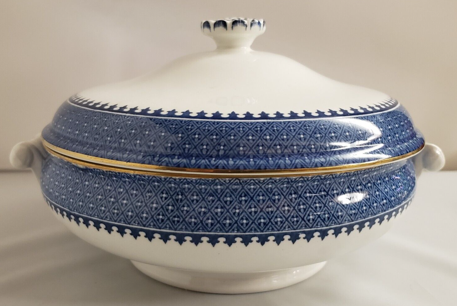 Primary image for Wedgwood Lynn Round Covered Vegetable Bowl With Lid Made In England