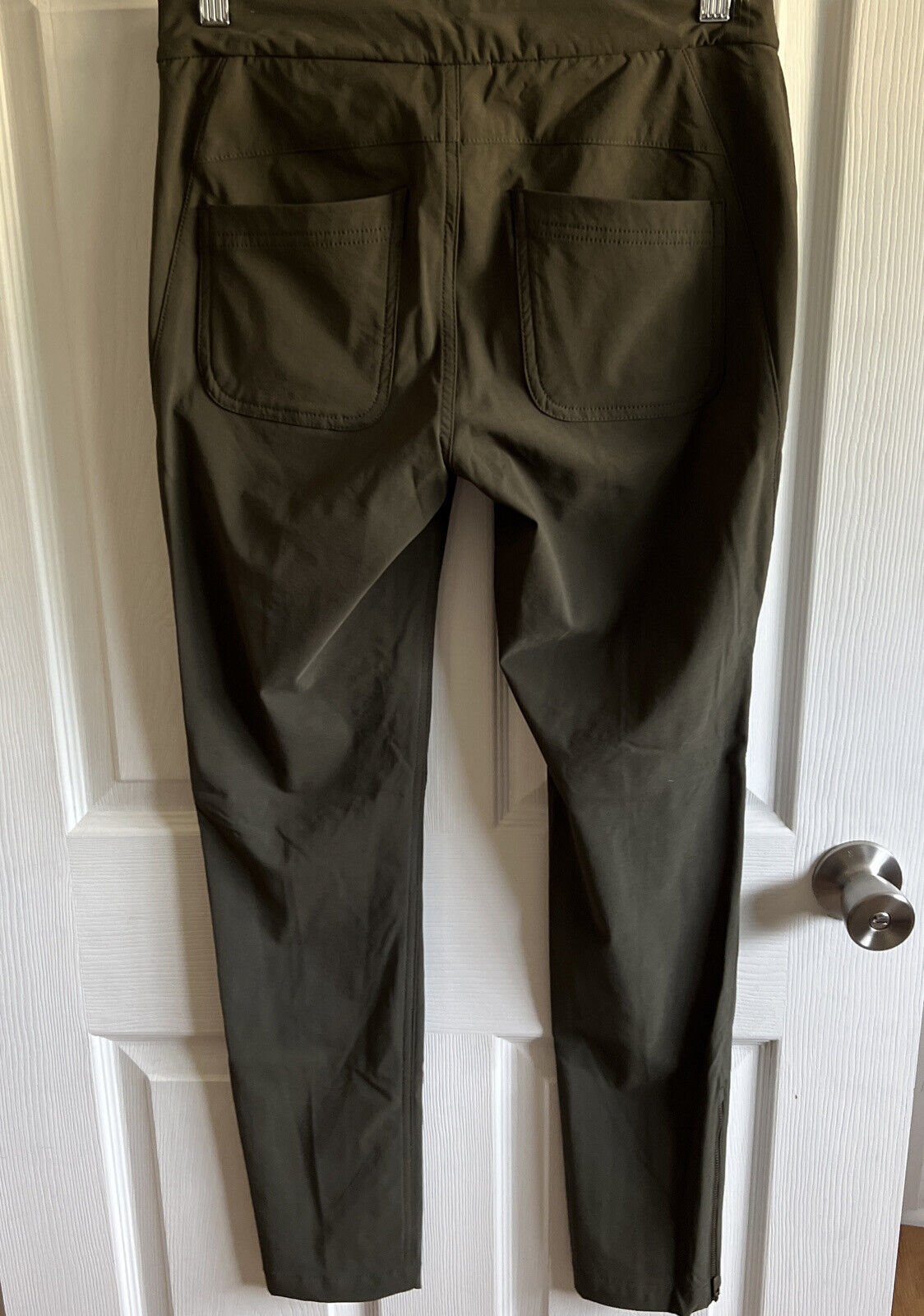 Athleta Wander Stash Skinny Pants Dark Gray sz 4 Style 349953