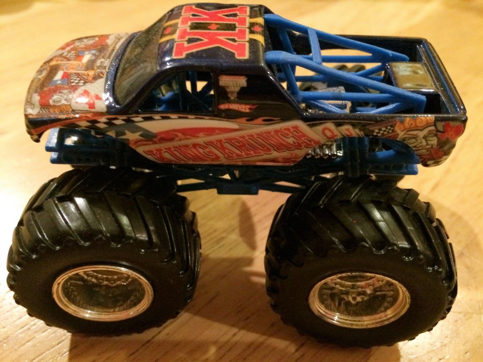 Hot Wheels Monster Jam Truck KING KRUNCH Flag Series plastic base 1:64 ...