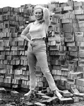 Veronica Carlson Print Hammer Horror Pin Up 16x20 Canvas Giclee - $69.99