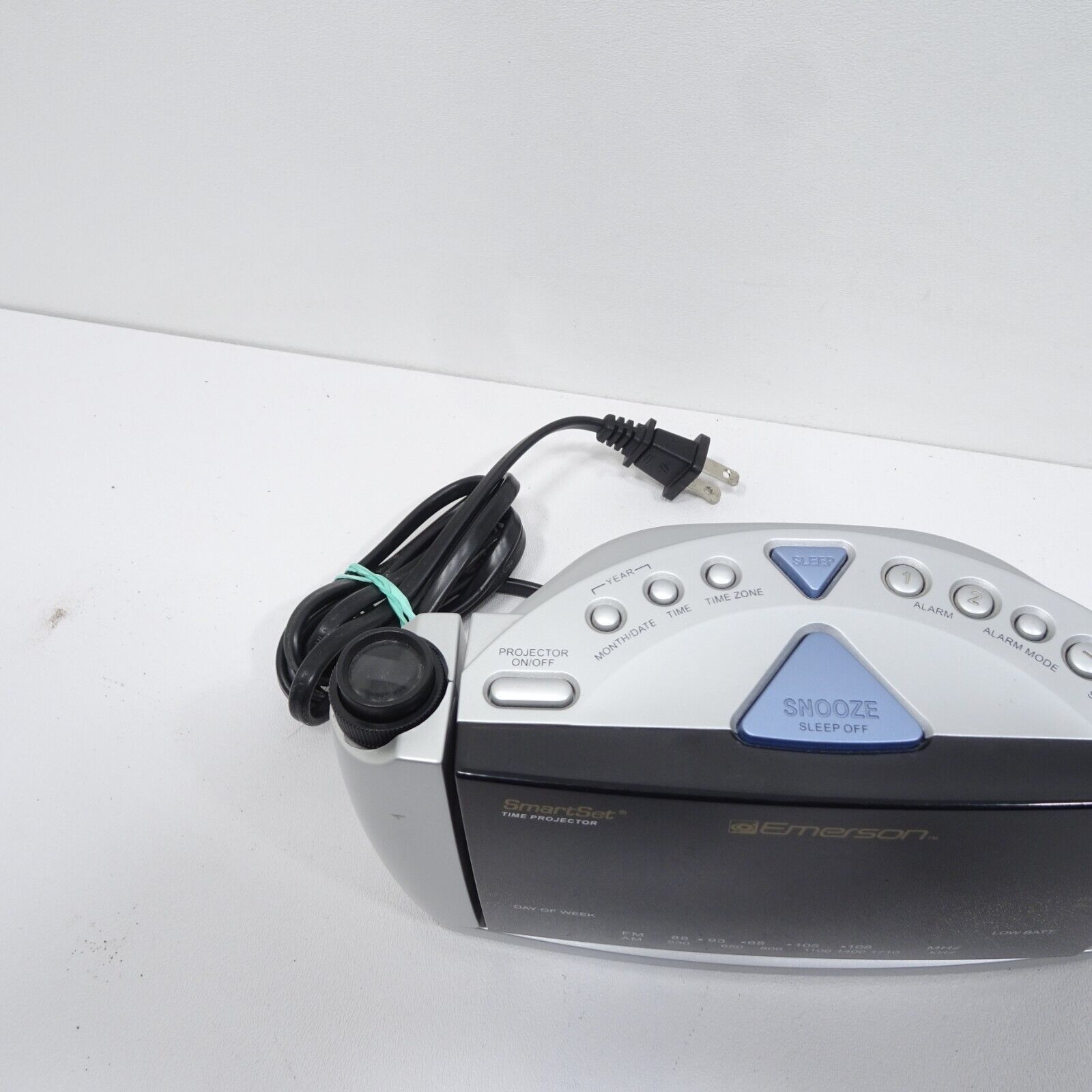 Emerson Research Model CKS3528 AM/FM SmartSet Projector Dual Alarm