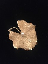 60s Kramer gold leaf with real cultured pearl brooch
