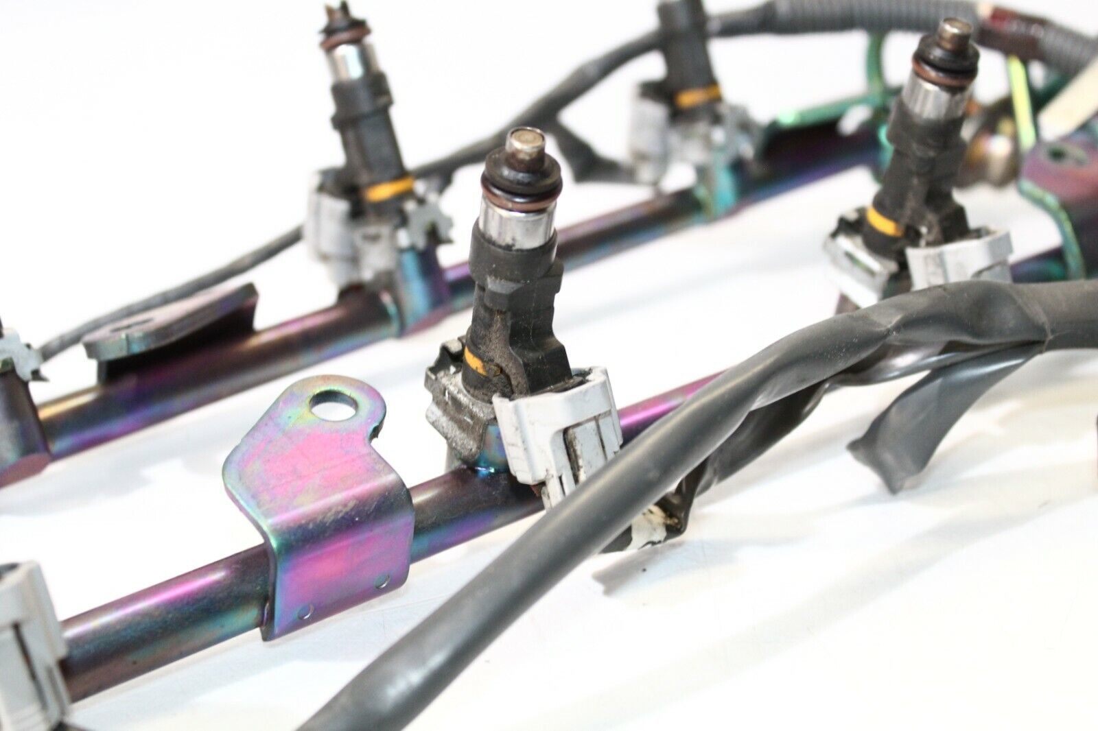 20052007 NISSAN 350Z INFINITI G35 COUPE FUEL RAIL WITH BLACK INJECTORS