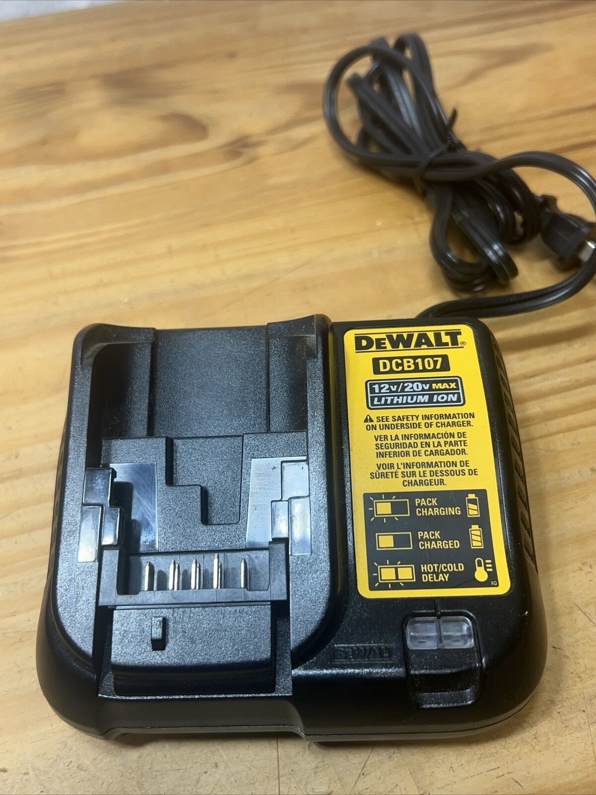 DEWALT DCB107 Battery Charger Power Tool Battery Chargers