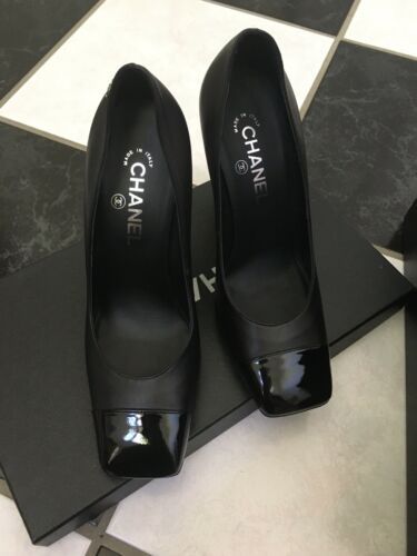 Heels Chanel Black size 39 EU in Suede - 26284690