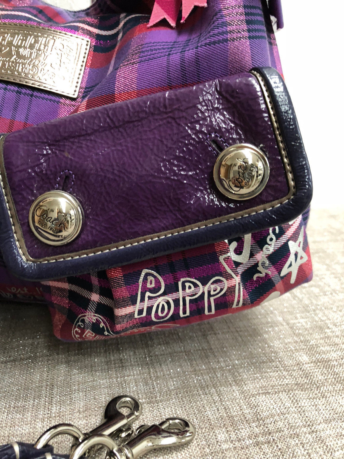 Mini Kiss Lock Coin Purse Leather Wristlet Flower Keychain, Women's, Multi  Accessory – Nicole Lee Online
