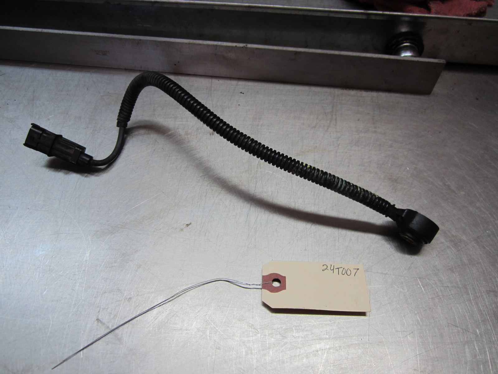 Knock Detonation Sensor From 2011 Kia Sorento EX 3.5 393203C300